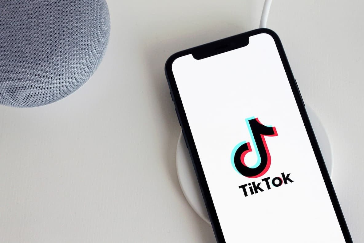 Mobile phone displaying the Tiktok splash screen